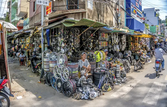 SAIGON DISCOVER AND SHOP AT TRADITIONAL LOCAL MARKETS TOUR
