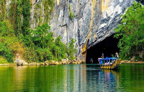 PHONG NHA CAVE EXPEDITION BY KAYAK