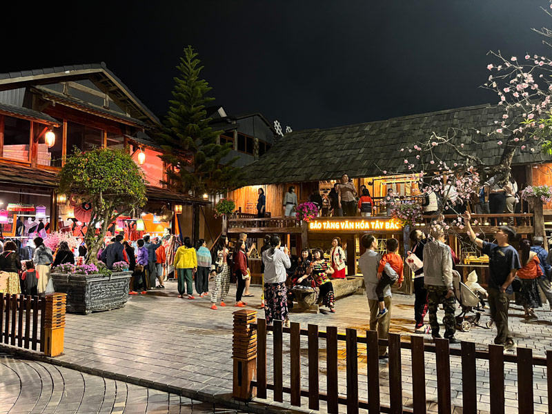 Highlights Of Highland Night Markets In Vietnam 6 cho dem moc chau