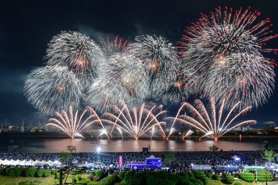 Da Nang International Fireworks Festival Travel Guide