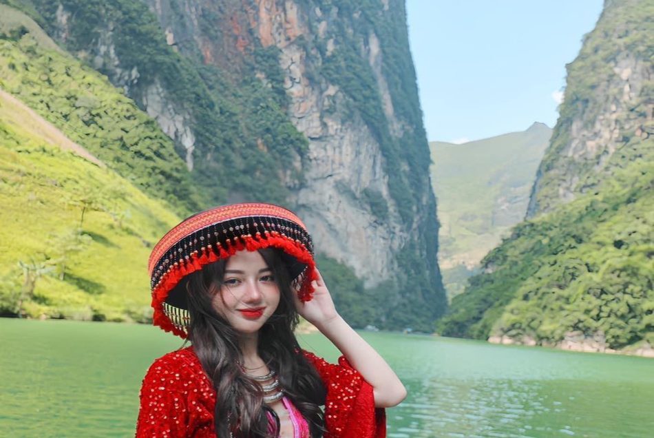 Experience Boating On The Nho Que River: Ha Giang’s Natural Wonders 6 Experience Boating On The Nho Que River: Ha Giang’s Natural Wonders